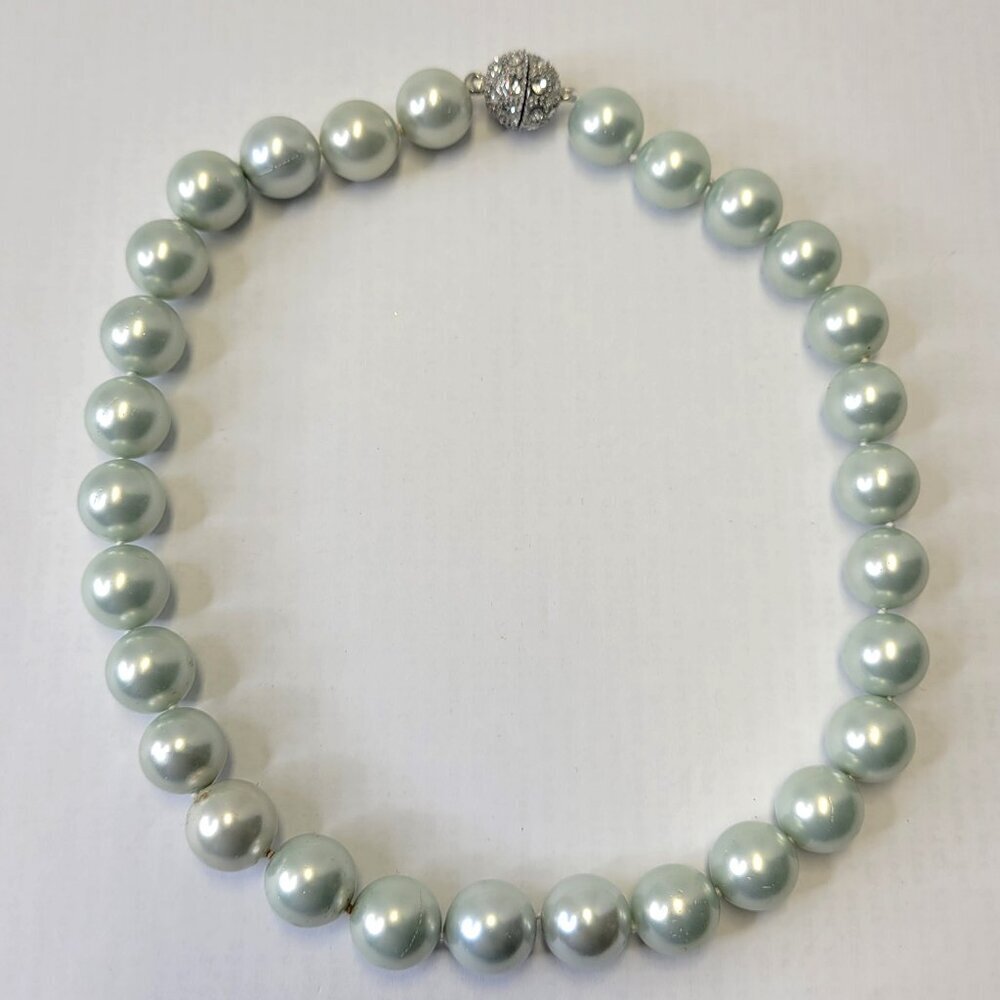 Faux Pearl choker Necklace, Bib Coquette Necklace with Magnetic Clasp